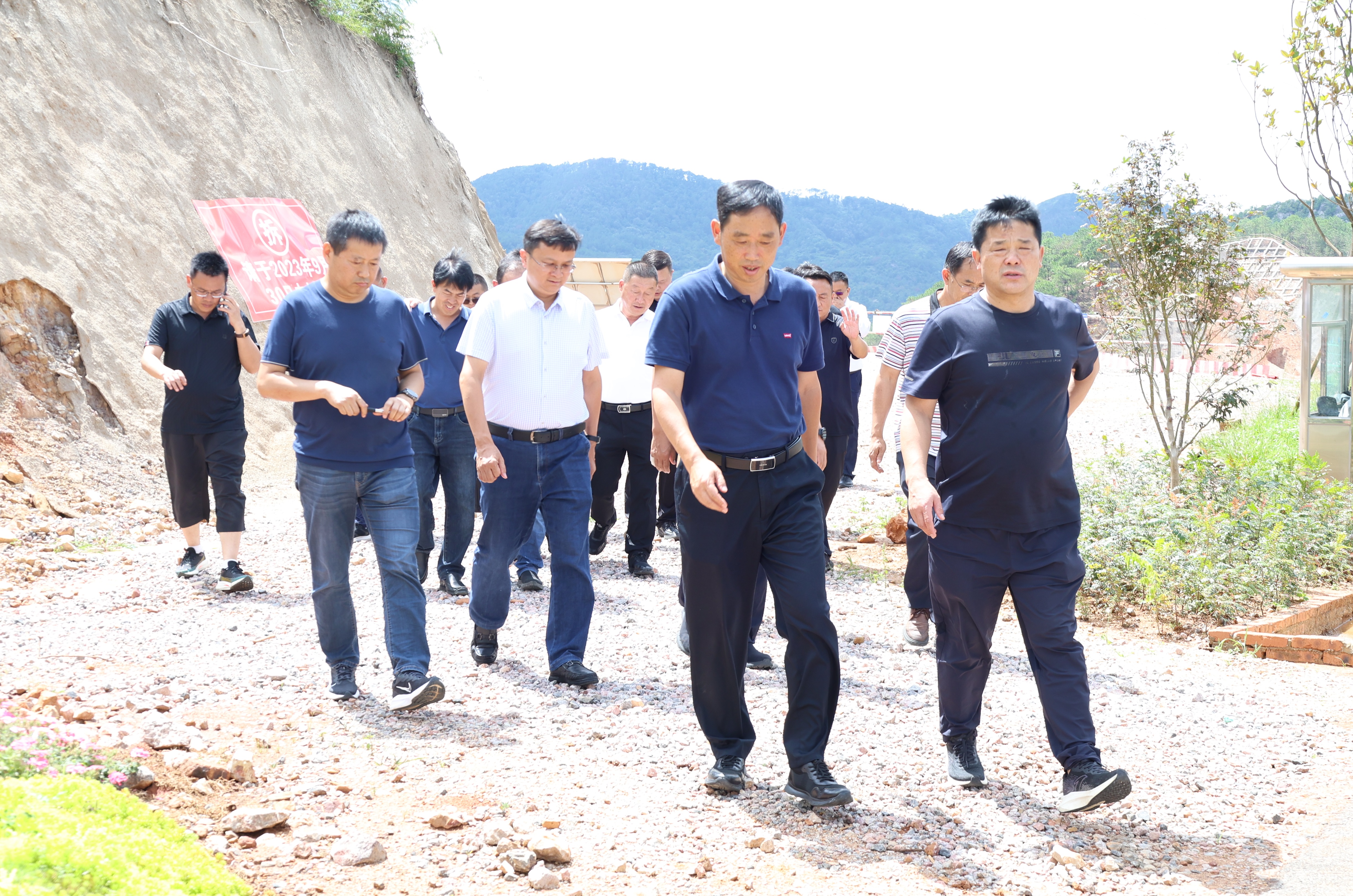 沾益区政府召开黑滩河水库工程建设现场推进会
